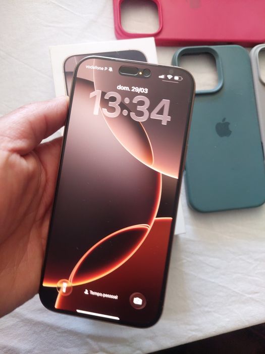 Iphone 16 Pro Max dourado