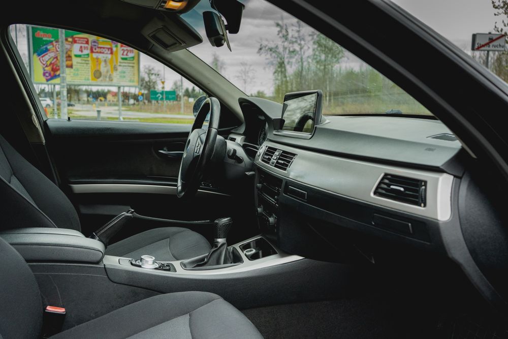 BMW E90 320i zadbana