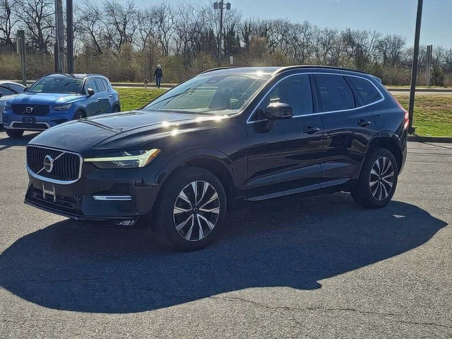 Volvo XC60 B5 Plus Dark Theme      2023