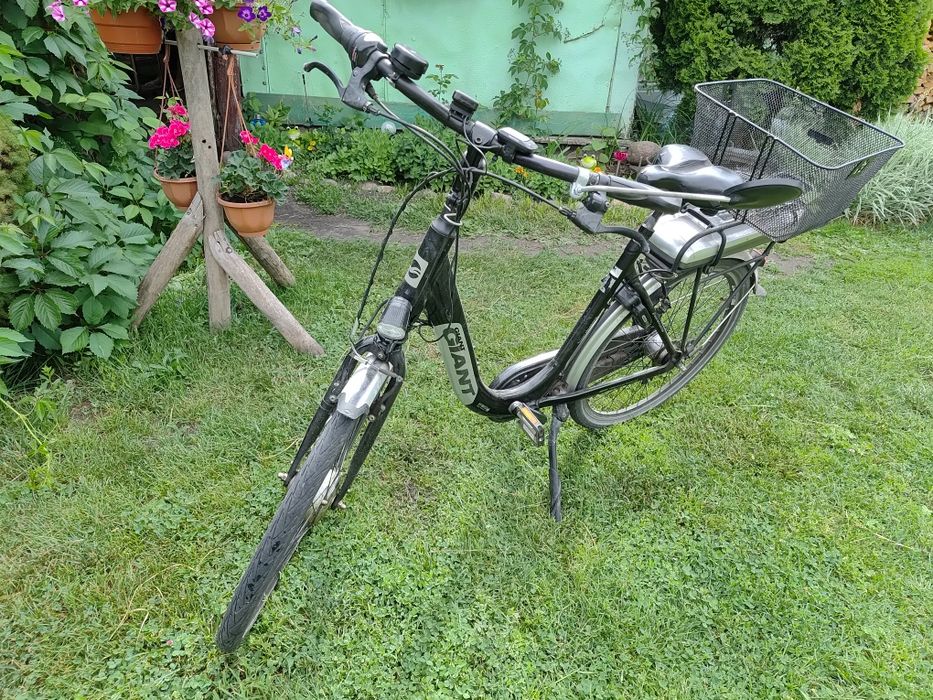 Rower elektryczny  Giant  28 cali