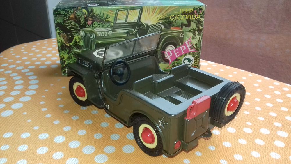Brinquedo da Pepe Jato Jeep Willis primeira versão cor castanho [ colecionadores ]