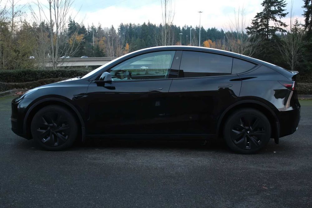 Tesla Model Y Long Range      2023