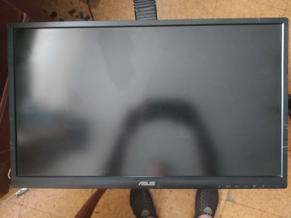 Monitor da marca Asus de 24"