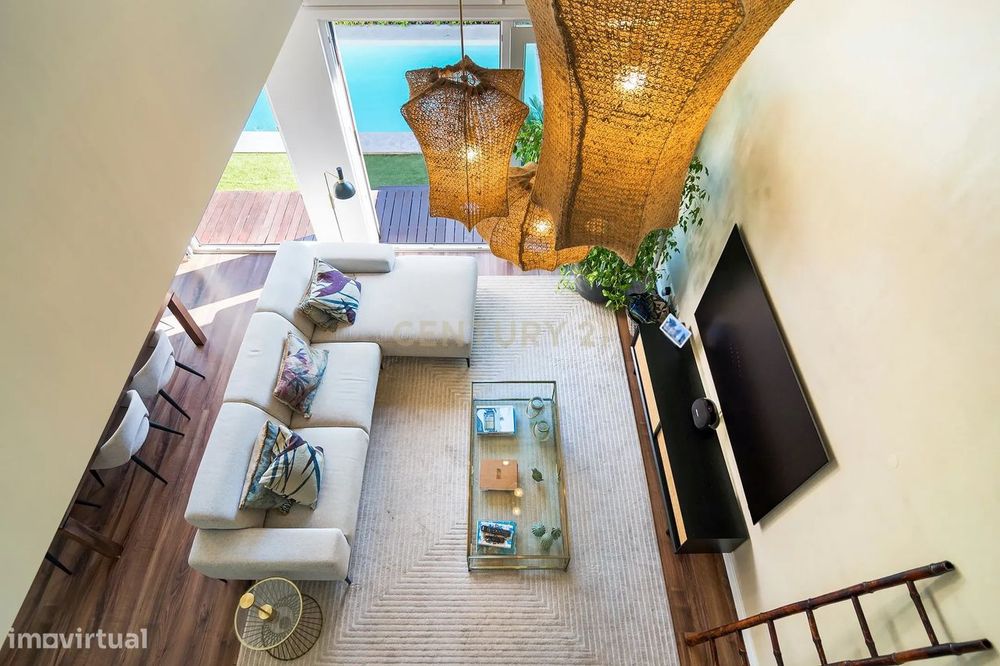 Moradia T3+1 Contemporânea com Piscina, Jardim e Garagem para 2 Carros