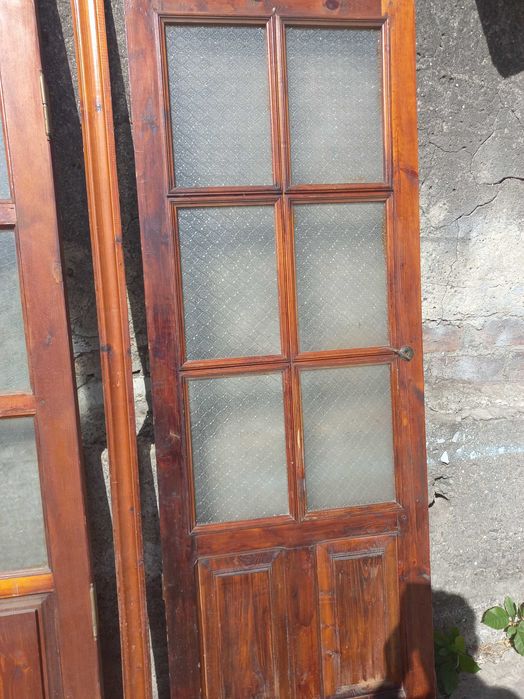 Між кімнатні двері