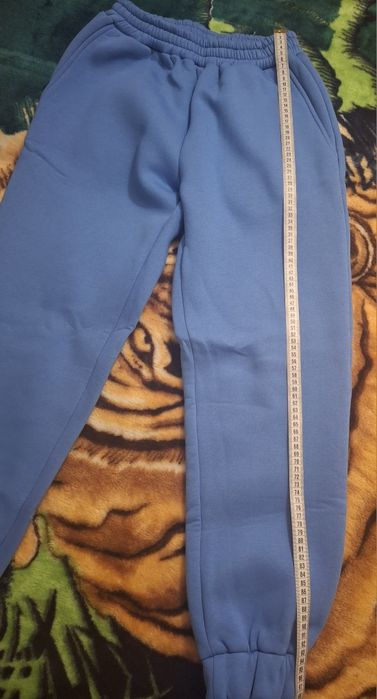 Новий жіночий костюм з вишивкою