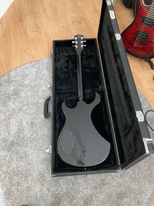 Guitarra G&L Ascari GTS com Bareknuckle Juggernaut e Hipshot locking