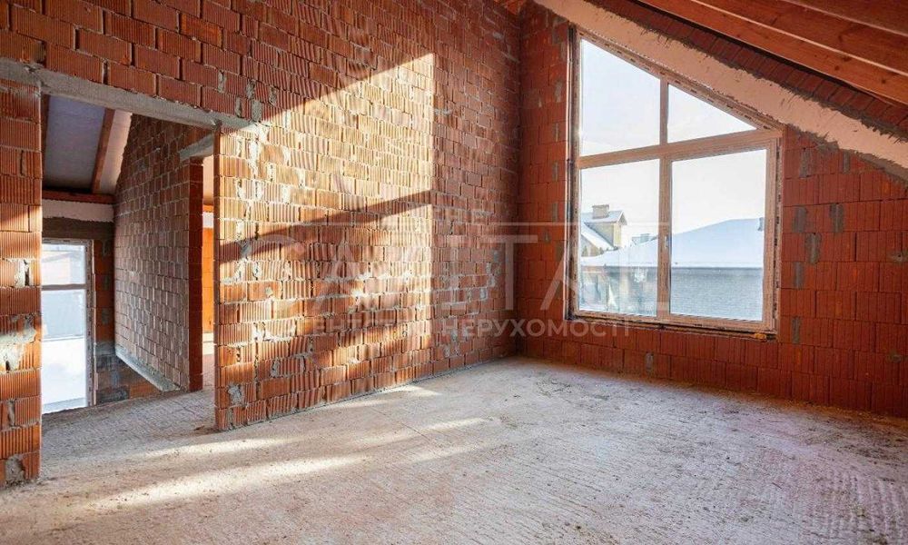 Продаж барнхаусу КМ Золоче 188 кв.м. без ремонту