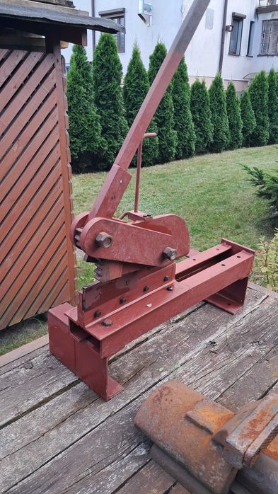 Gilotyna do cięcia blachy