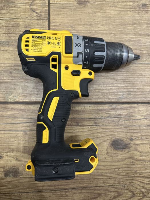 Wiertarko-wkrętarka DeWalt 70Nm DCD791 - 2024r.