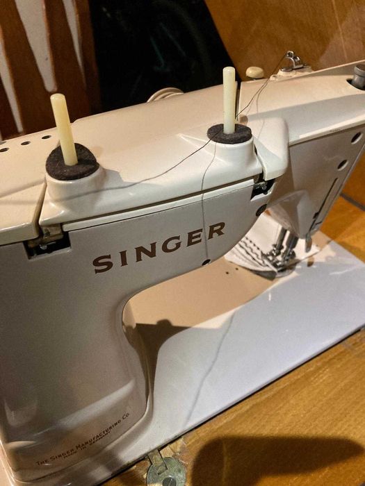 Máquina de Costura Singer 401G