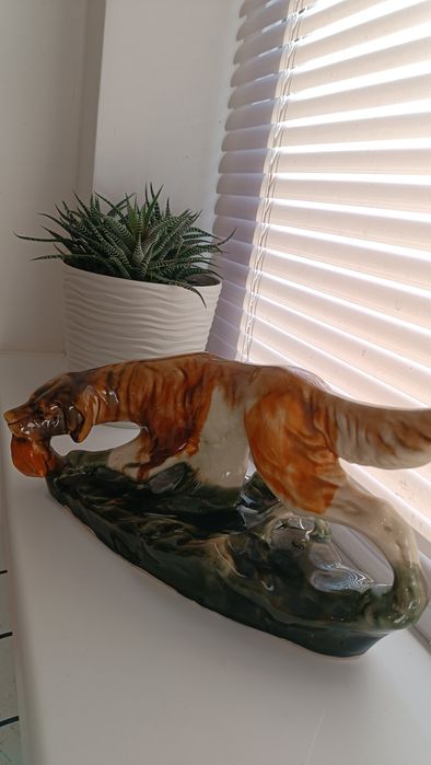 Фарфоровая статуэтка собака на охоте