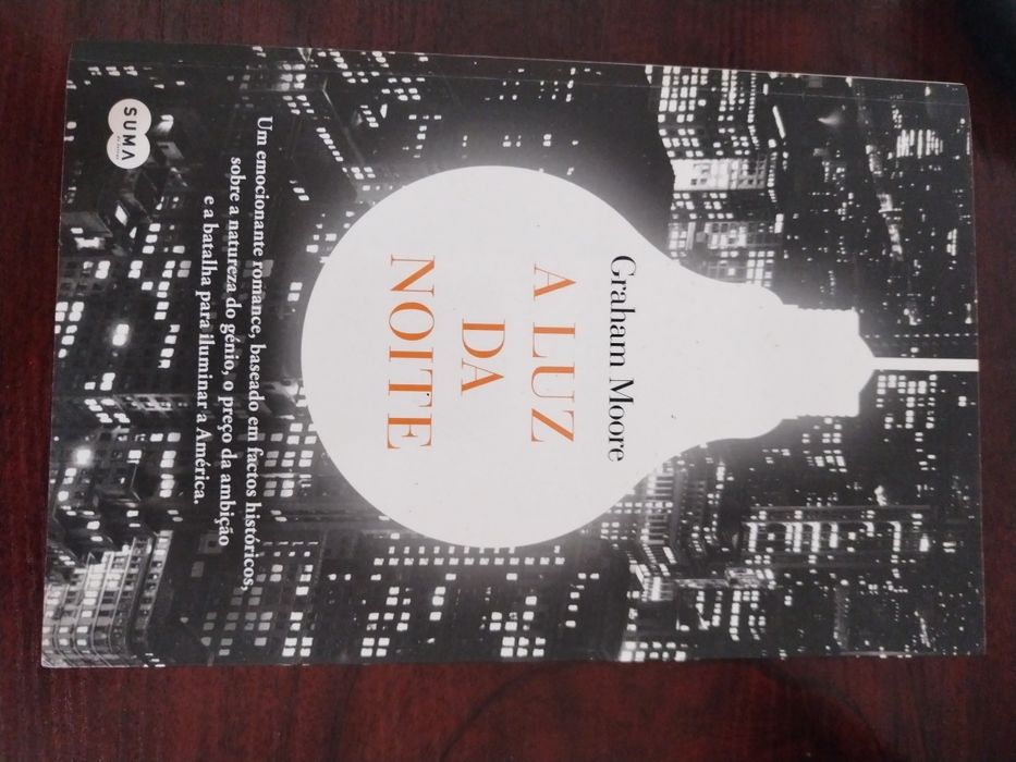 A Luz da Noite- Graham Moore 
de Graham Moore