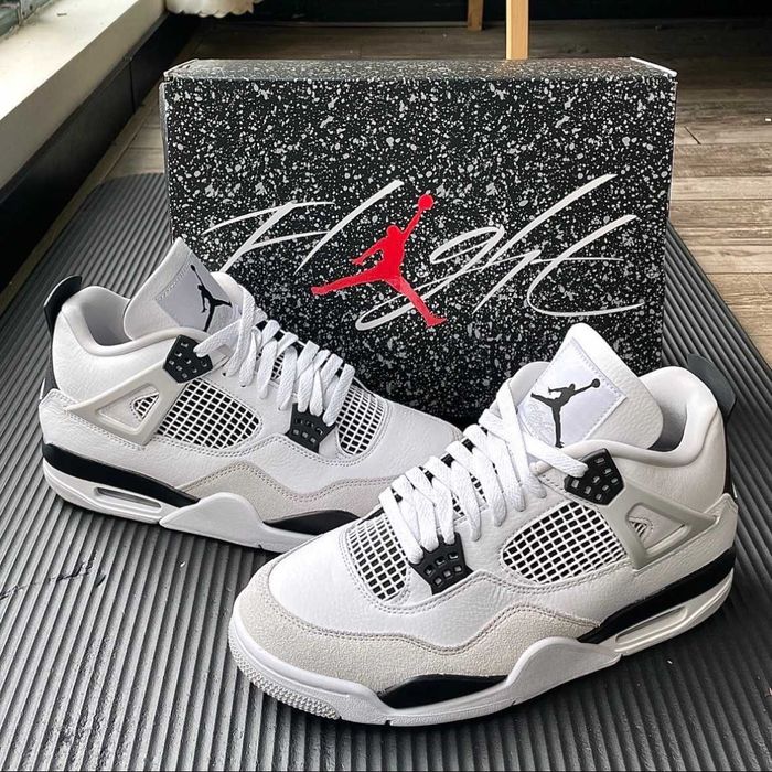 Jordan 4 Retro Military Black R42