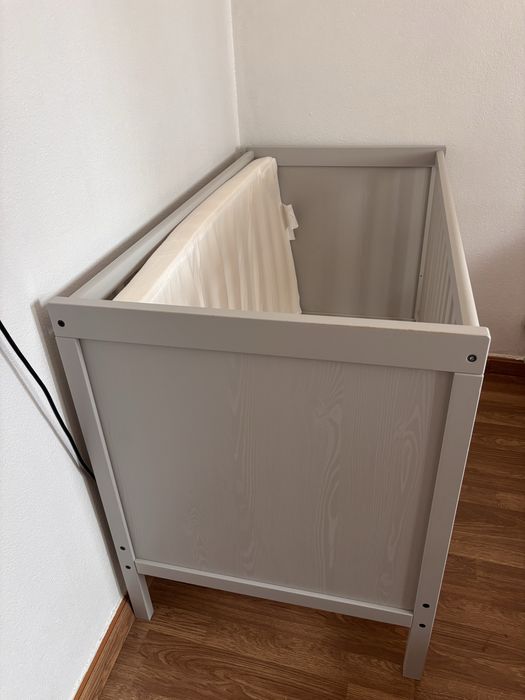Berço IKEA SUNDVIK Cinzento (60x120cm) + Colchão – Como Novo!