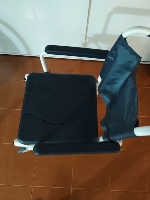 Cadeira de banho INVACARE como nova