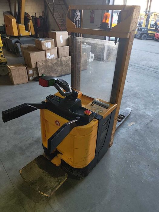 Stacker Elétrico Jungheinrich 3 mts