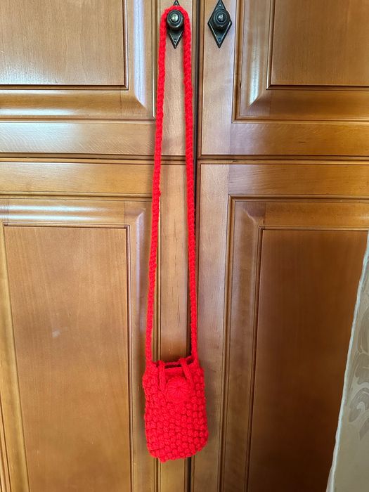 Etui na smartfona zrobione na szydełku. Na pomoc kotom bezdomnym.