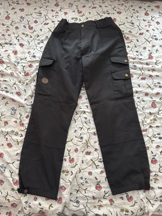 Czarne spodnie cargo