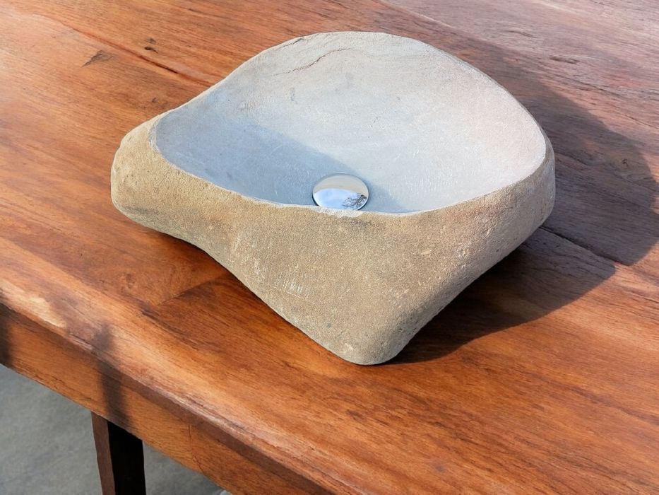 Раковини з каменю в наявності та під замовлення
