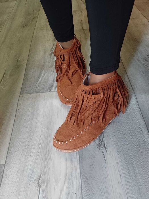 (39) Brązowe z frędzlami Botki kowbojki na szeroką stopę, Nowe