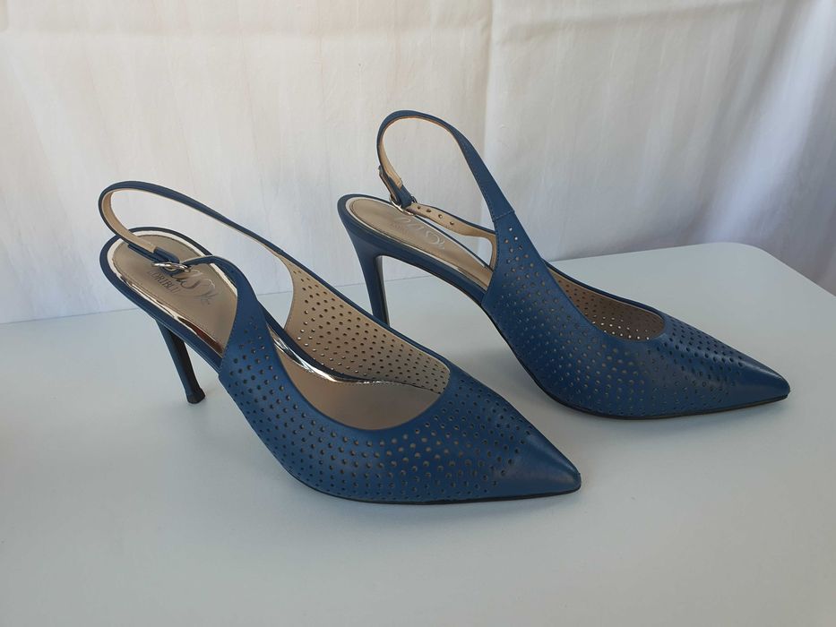 Сині вишукані туфлі з перфорацією від преміального брендуі Loriblu