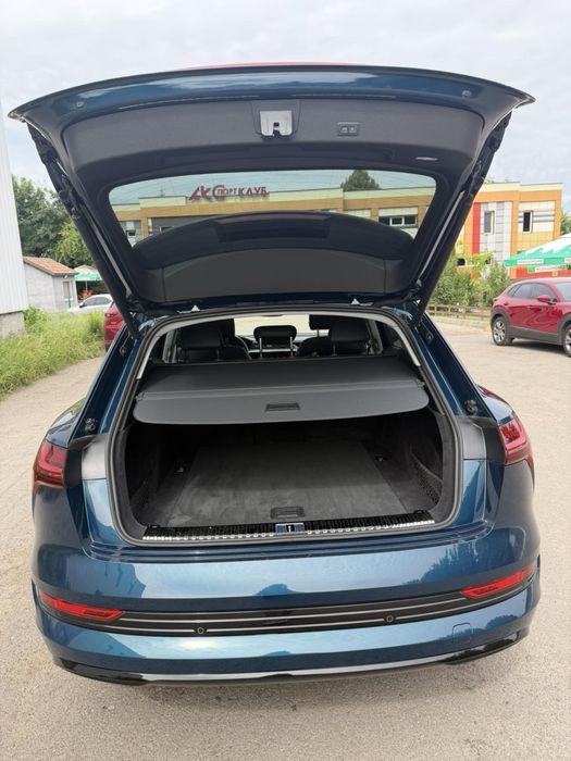 Audi e-tron 2020 VIN WA1VAAGE3MB018118 фото оголошення 5 з 8