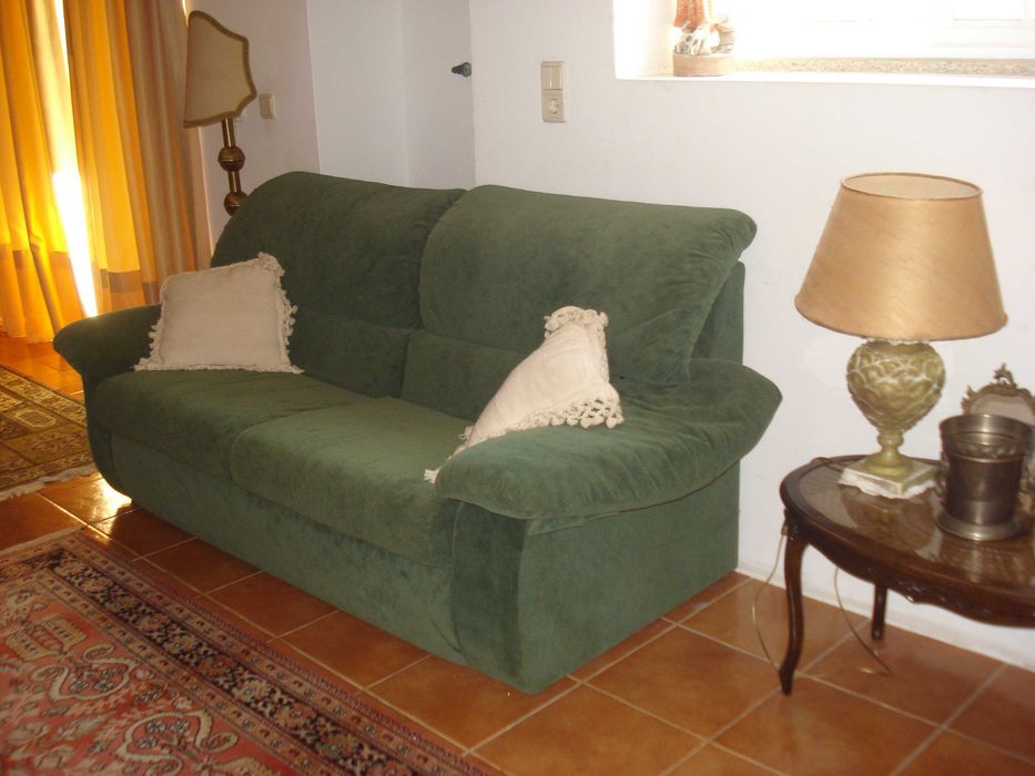Pagamento em dinheiro. Não temos mbway. Para sala, sofá em courtisane, de 3 lugares. 1,80 comprimento. Sem nódoas.