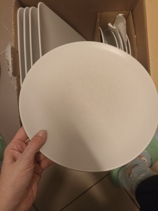 Talerze białe i szare