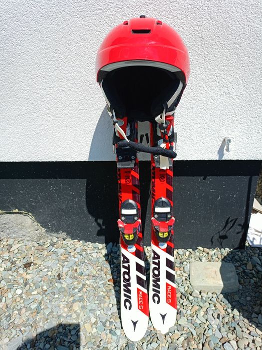 Narty i kask dziecięcy