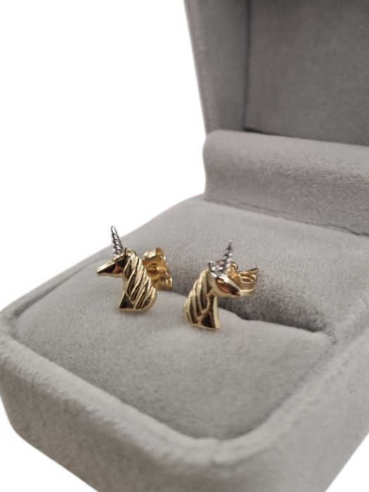 Złote kolczyki jednorożec p585 – żółte i białe złoto