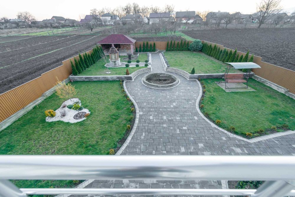 Особняк 280,0 м кв. сучасний ремонт, меблі, техніка, 0,18га.