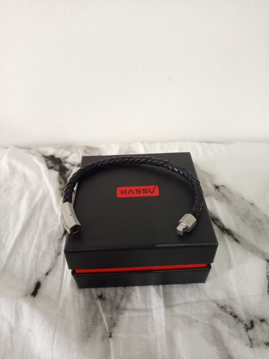 Pulseira em couro preto Hassu