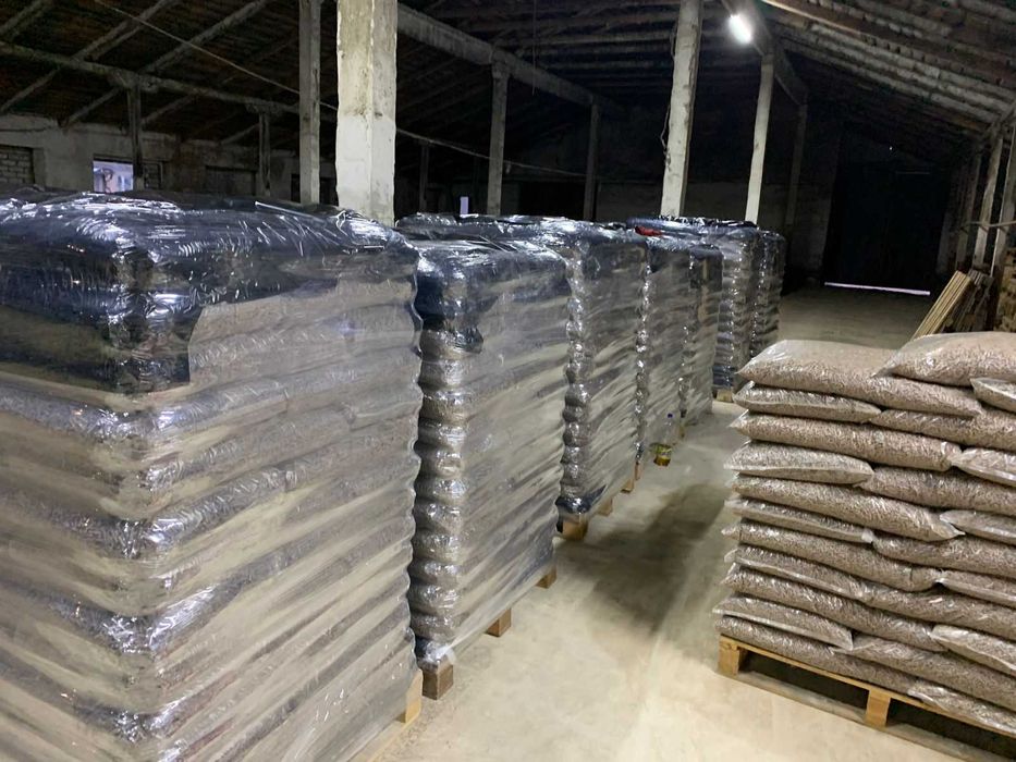 Dobry tani sosnowy pellet bez spieków  Puławy Polske badanie EN+ A1