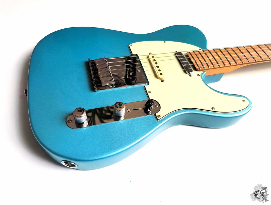 CLEARANCE Fender® Player Plus Noiseless Nashville Telecaster® '2022 Opal Spark Metallic