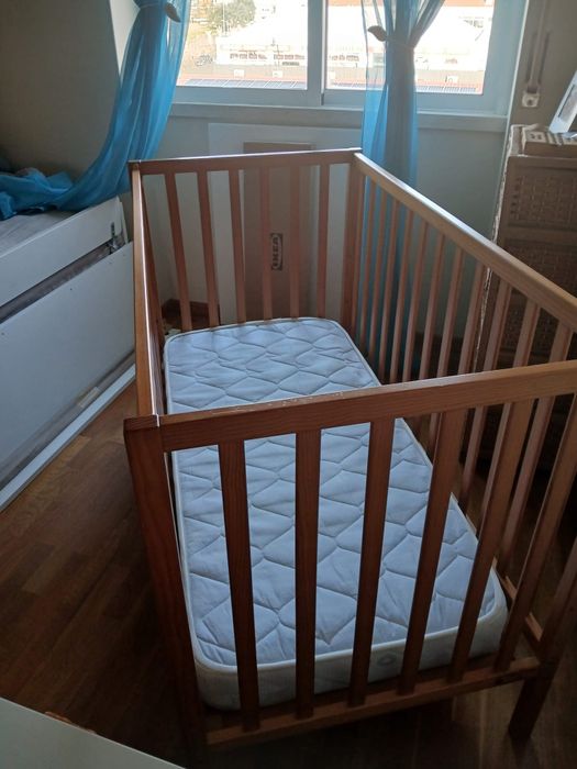 Cama de grades madeira