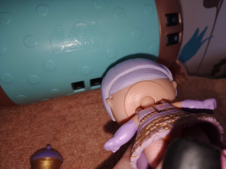 Ляльки LOL в капсулах