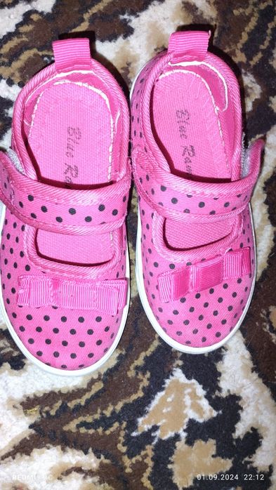 Продам кеди для дівчинки
