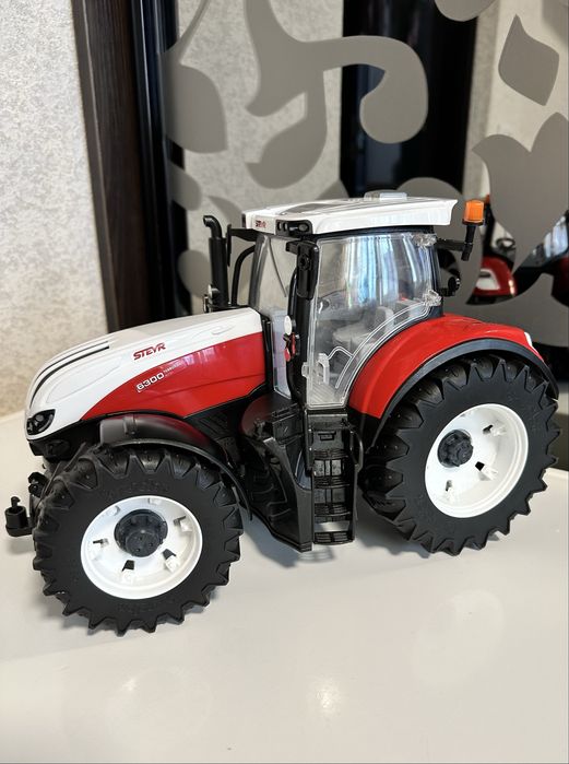 Трактор  Bruder Steyr большой