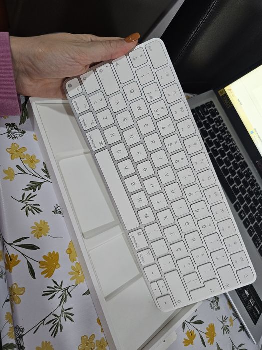 Teclado Apple novo