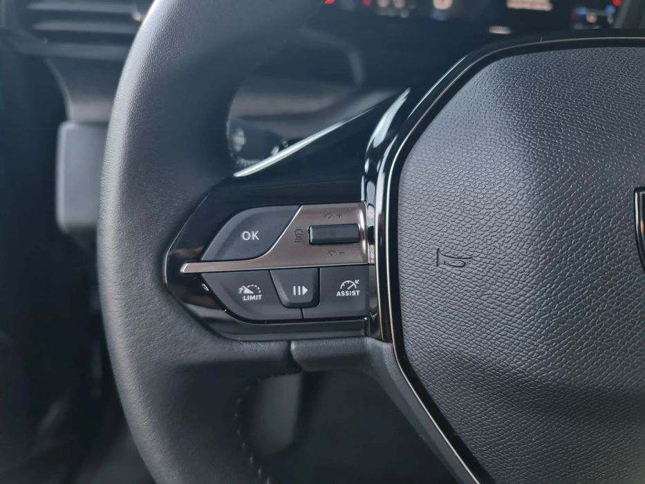 Peugeot 408 1.2 PureTech Allure EAT8