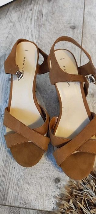 Sandały na platformie