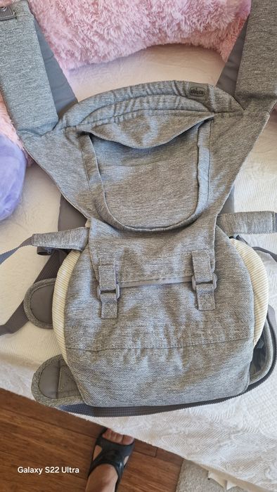 Saco para segurar bebé ao colo da Chico