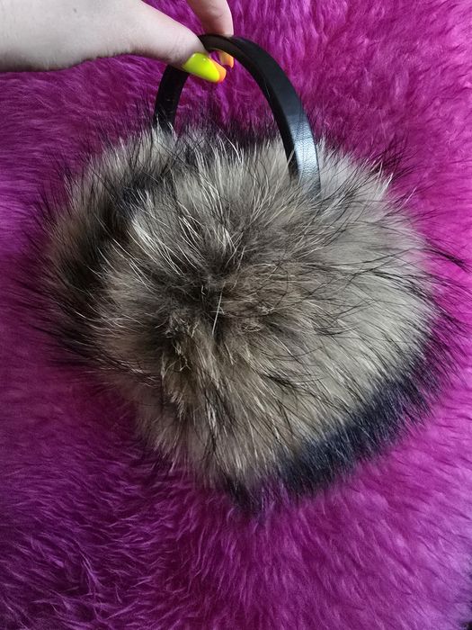 Nowe nauszniki z naturalnym futrem jenota bogate piękne  puszyste