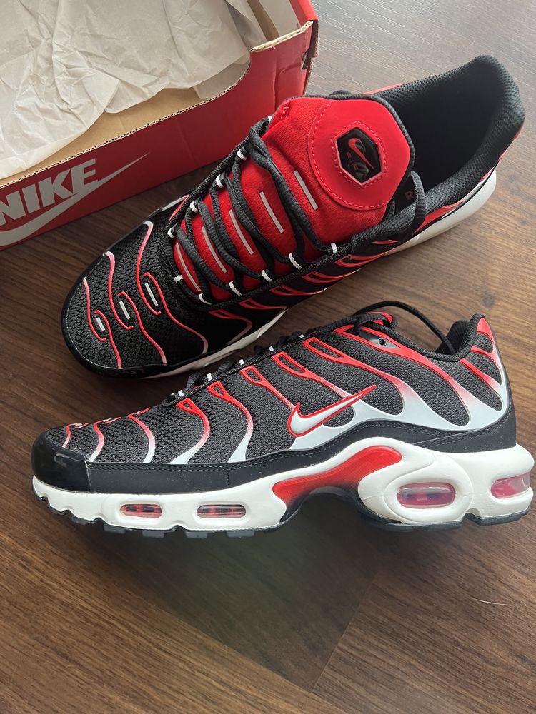 Red black cheap tns
