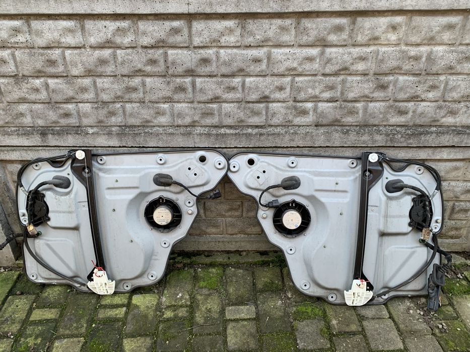 Дверні карти VW touran 2.0 tdi/ склопідйомники/ патрубки/дзеркало/ущільнювач/ЕГР/МКПП/насосфорсунки/ кришка мотору/обшивка