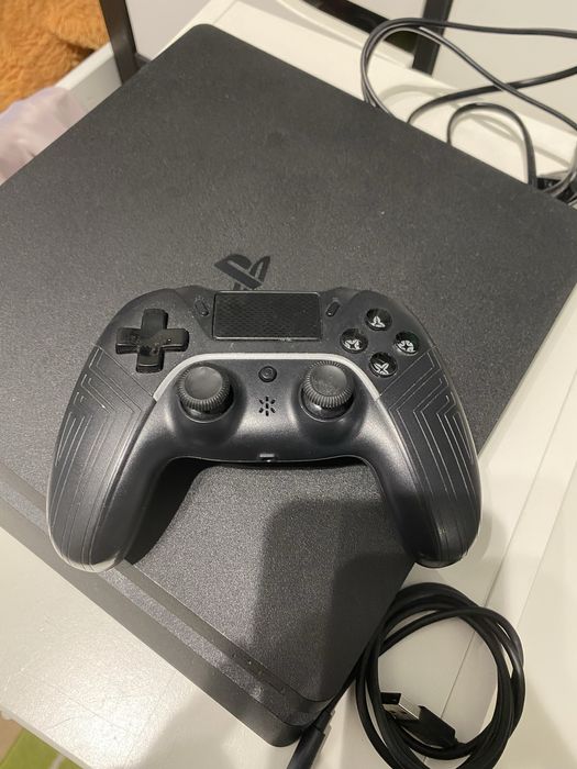Konsola ps 4 i jeden pad