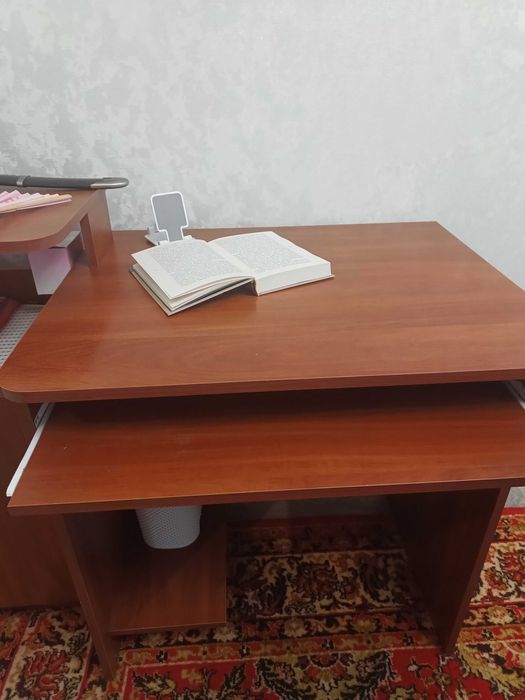 Стіл коп'ютерний