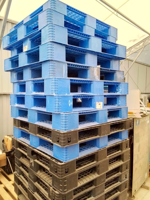 Palety plastikowe 110/100