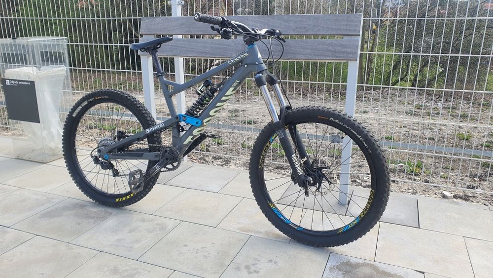 Rower Downhill DH FR Canyon Torque FRX Specialized Demo Big Hit Rock ...